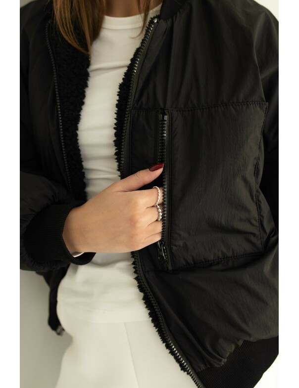 Жіночий двосторонній бомбер Жіночий двосторонній бомбер