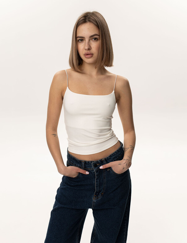 Женская майка на тонких бретелях из вискозы