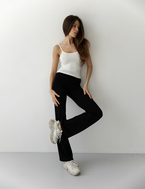 Женская майка на бретелях с регуляторами