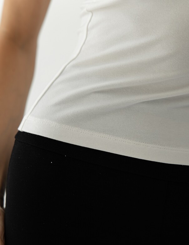 Жіноча майка на бретелях з регуляторами колір світлий молочний 6