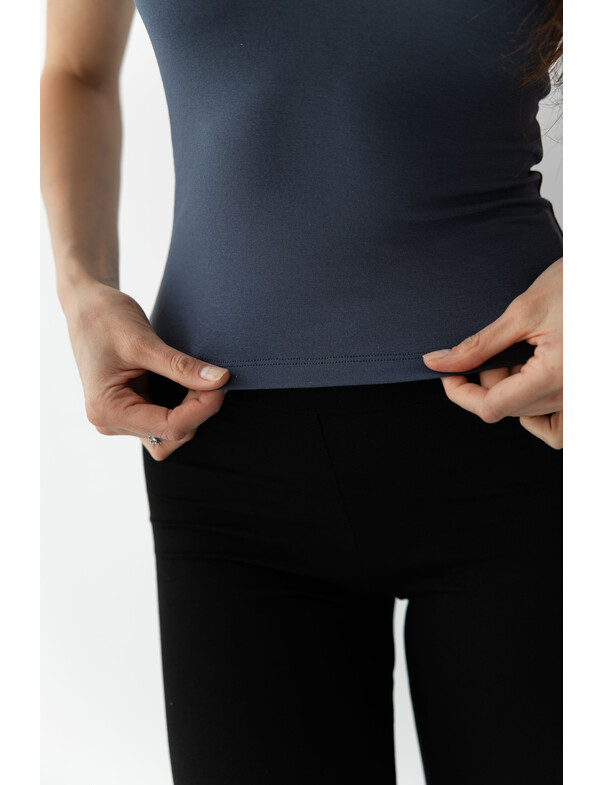 Женская майка на бретелях с регуляторами