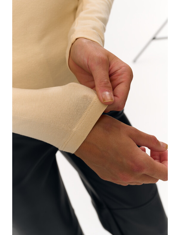 Женский лонгслив с декоративным швом