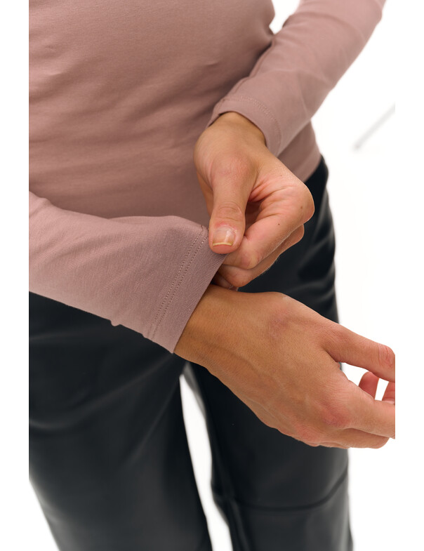 Жіночий лонгслів з декоративним швом