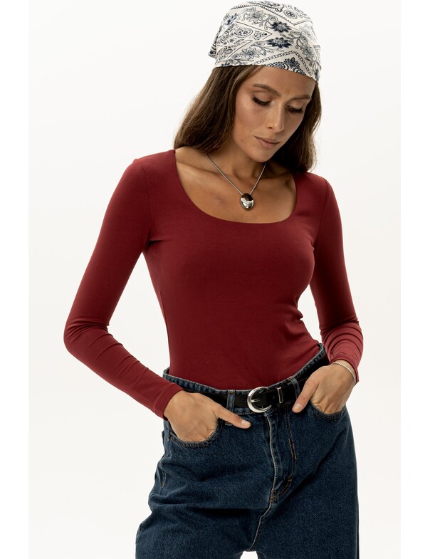 Женский лонгслив с глубоким вырезом Женский лонгслив с глубоким вырезом