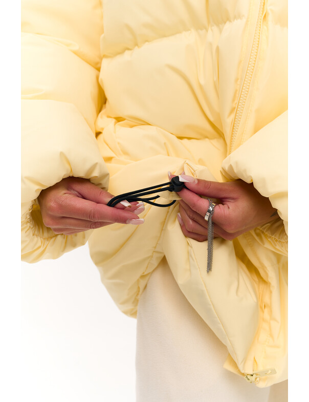 Жіночий пуховик оверсайз