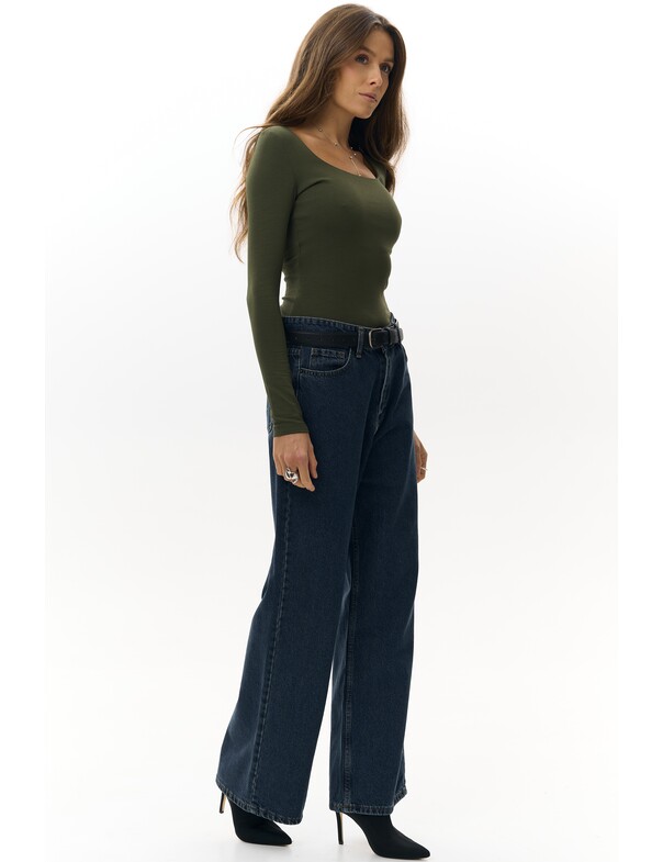 Женский лонгслив с глубоким вырезом Женский лонгслив с глубоким вырезом