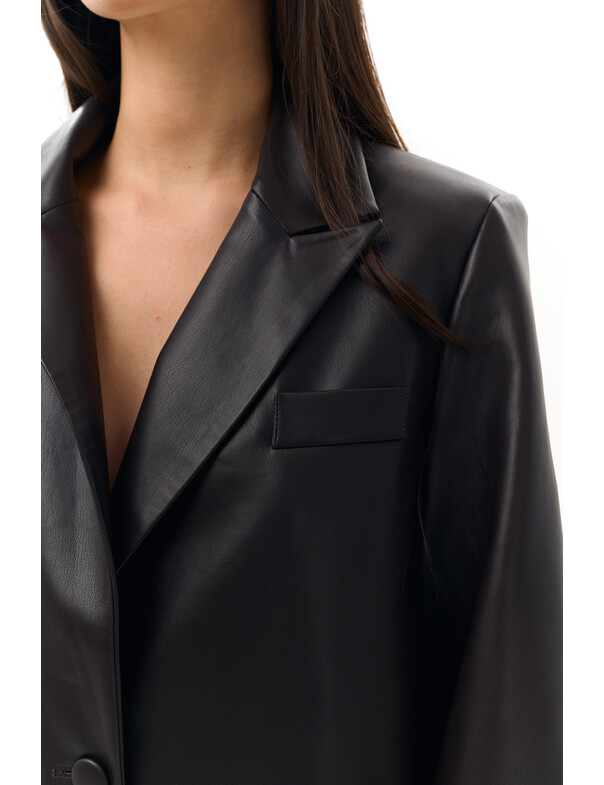 Женский оверсайз жакет из экокожи Женский оверсайз жакет из экокожи