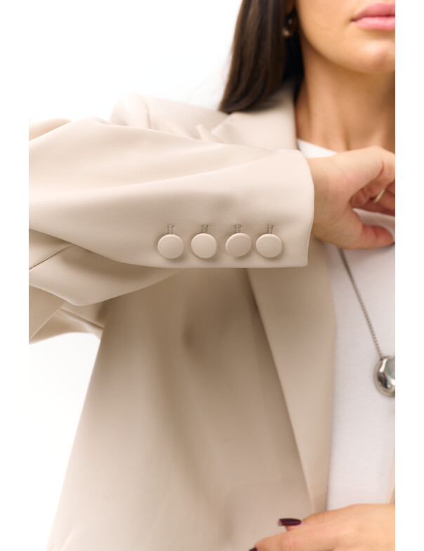 Женский оверсайз жакет из экокожи Женский оверсайз жакет из экокожи