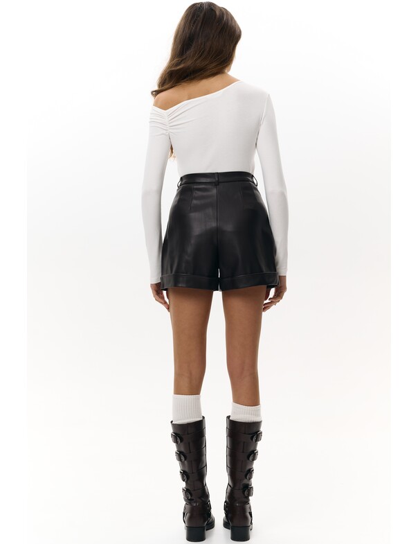 Лонгслив со сборкой на плечо