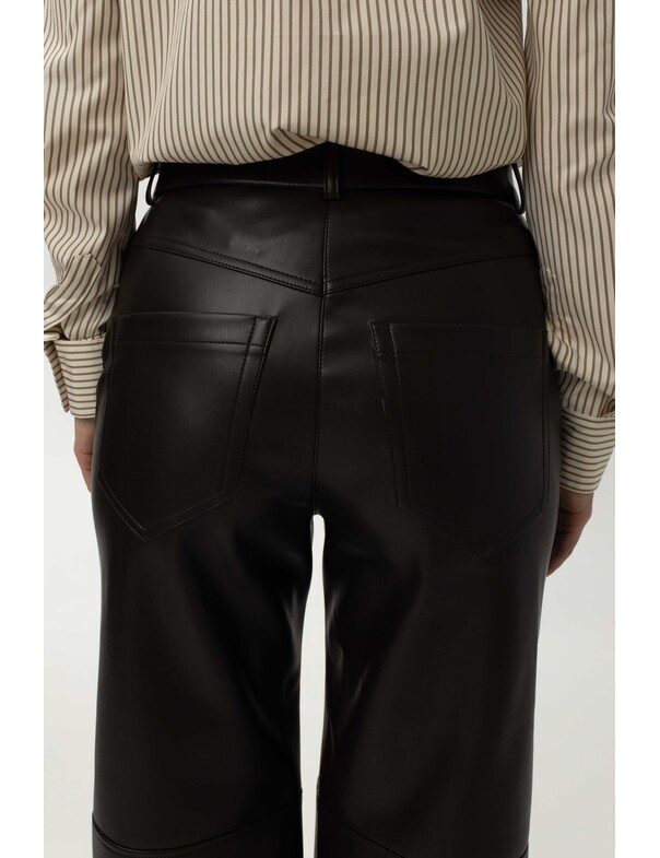 Женские брюки из экокожи