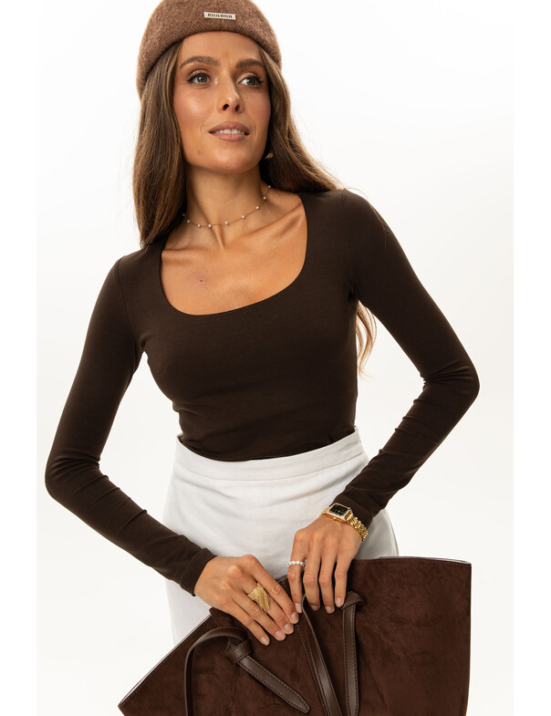 Жіночий лонгслів з круглим глибоким вирізом