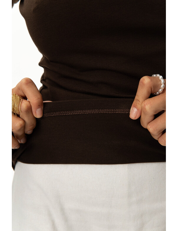 Женский лонгслив с глубоким вырезом