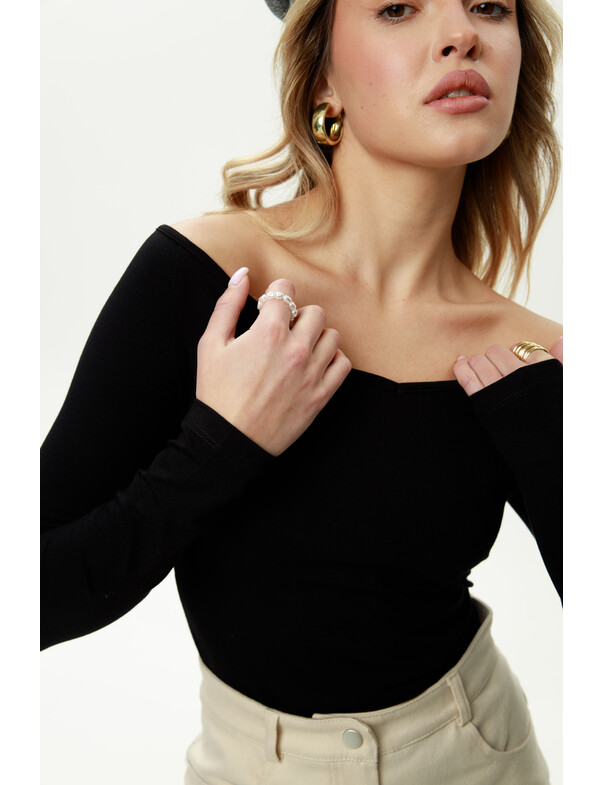 Лонгслив с открытыми плечами