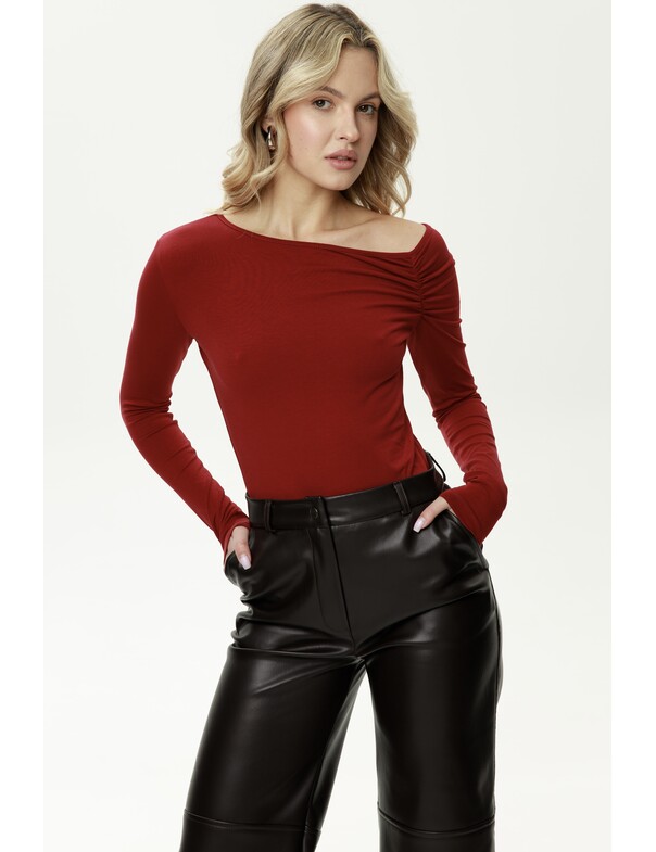 Лонгслів зі збіркою на плече