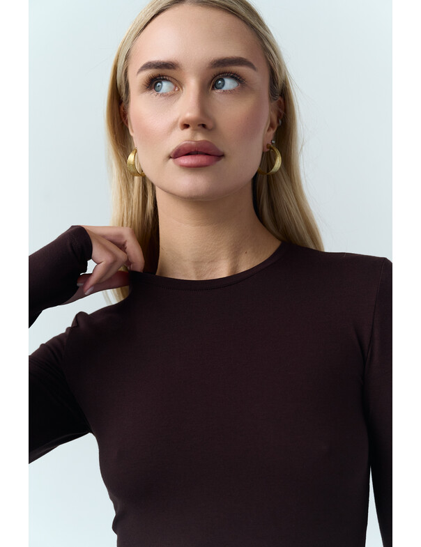 Лонгслив вискоза с вырезом на пальчик