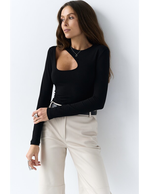 Лонгслів з асиметричним вирізом