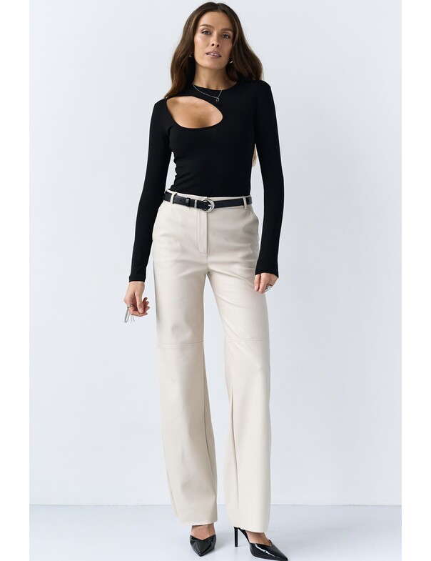 Лонгслив с асимметричным вырезом