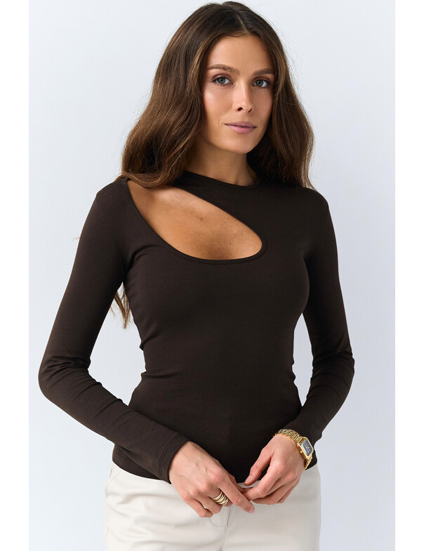 Лонгслив с асимметричным вырезом