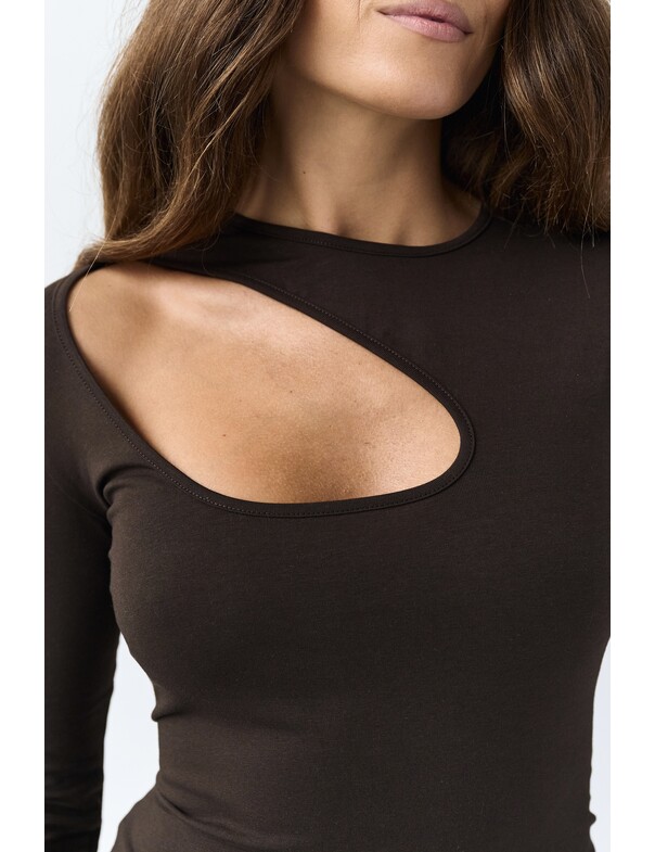 Лонгслів з асиметричним вирізом