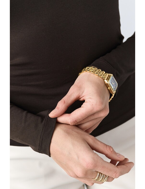 Лонгслів з асиметричним вирізом