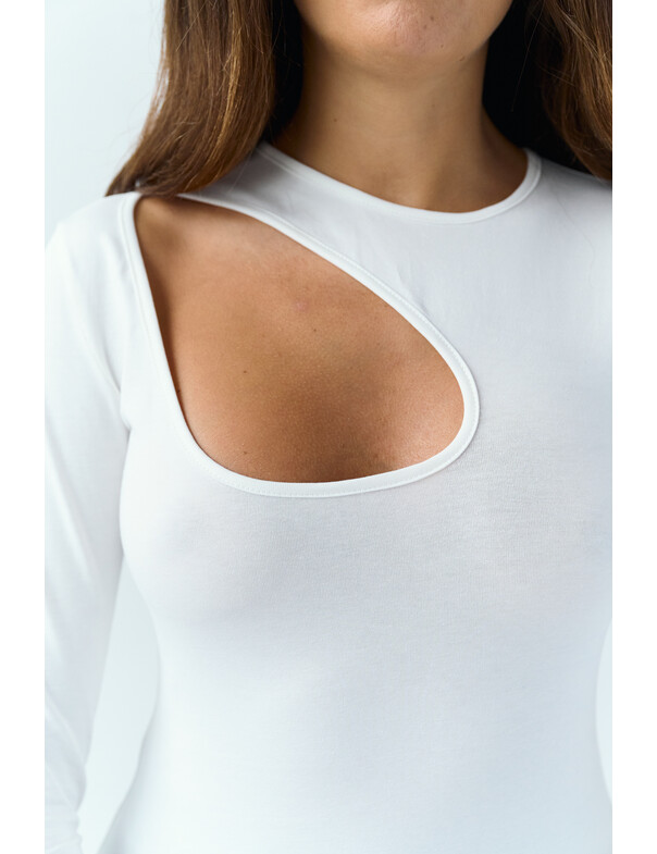 Лонгслив с асимметричным вырезом