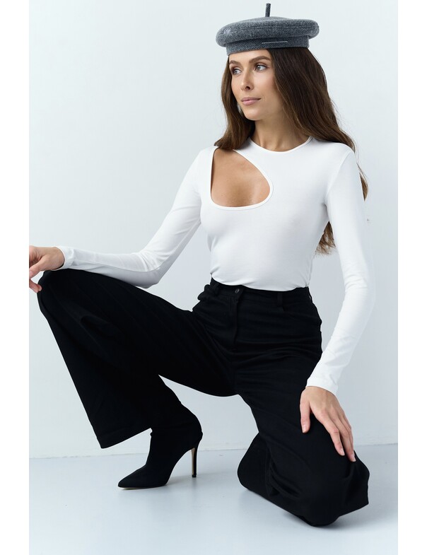 Лонгслів з асиметричним вирізом