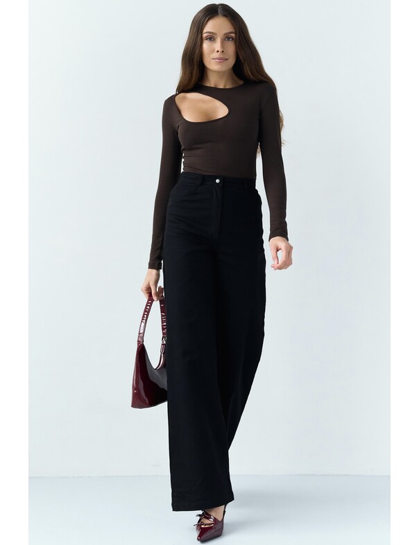 Лонгслив с асимметричным вырезом