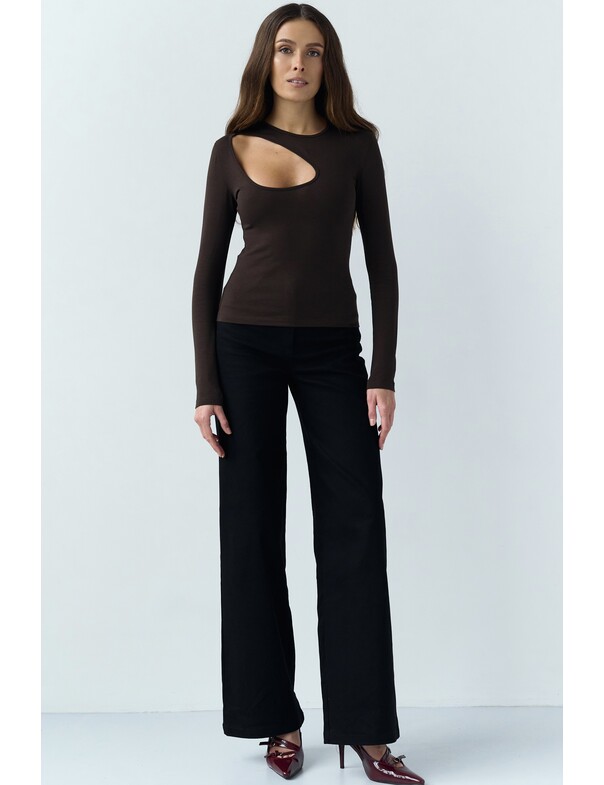 Лонгслив с асимметричным вырезом