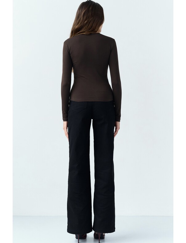 Лонгслив с асимметричным вырезом