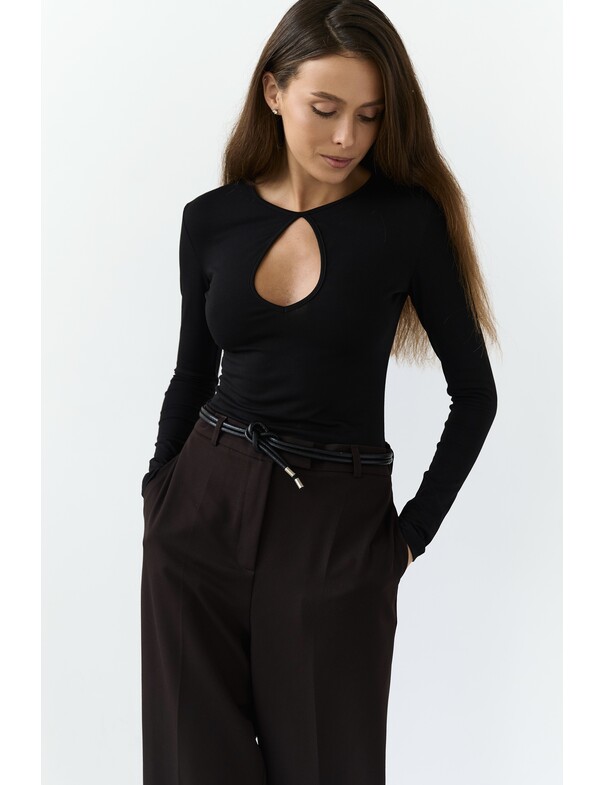 Лонгслив с вырезом капелька