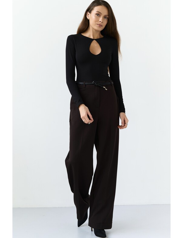 Лонгслив с вырезом капелька