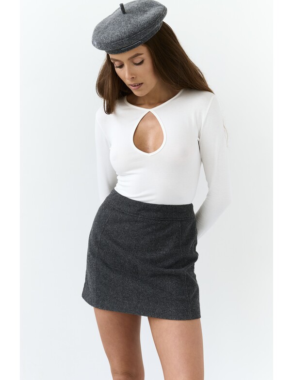 Лонгслив с вырезом капелька