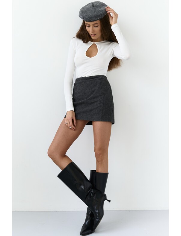 Лонгслів з вирізом капелька