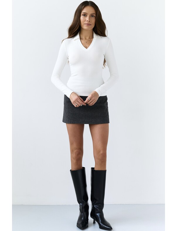 Лонгслив приталенный с воротником