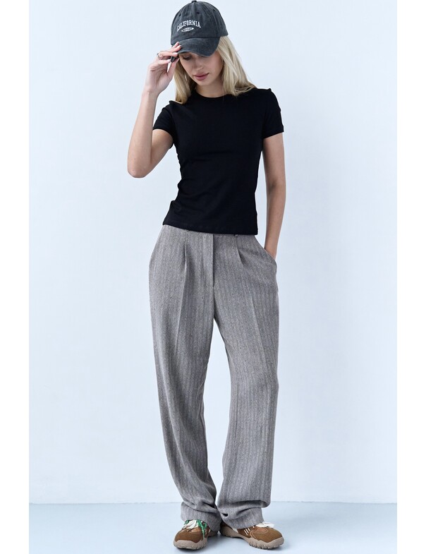 Женская приталенная футболка