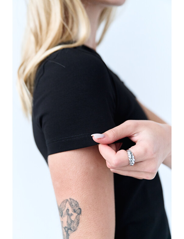 Женская приталенная футболка