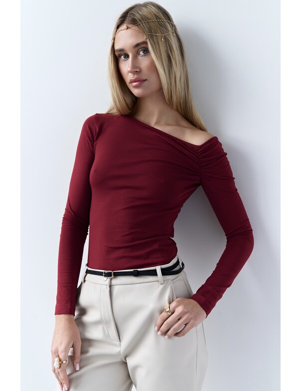 Лонгслив со сборкой на плечо