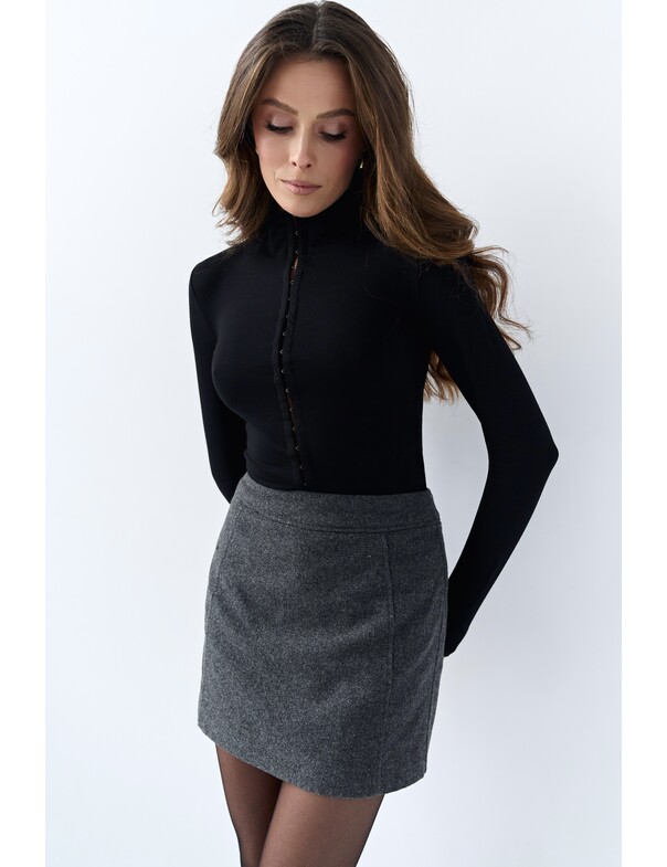 Лонгслів з декоративною застібкою