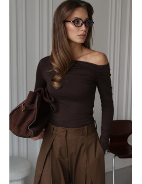 Лонгслів зі збіркою на плече