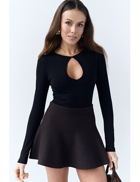 Лонгслив с вырезом капелька