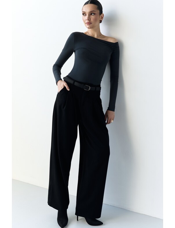 Лонгслів зі збіркою на плече