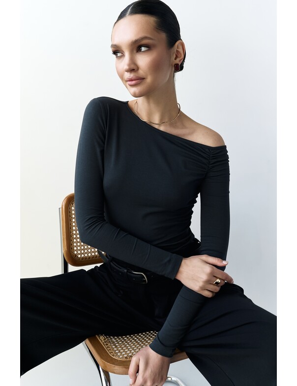 Лонгслів зі збіркою на плече