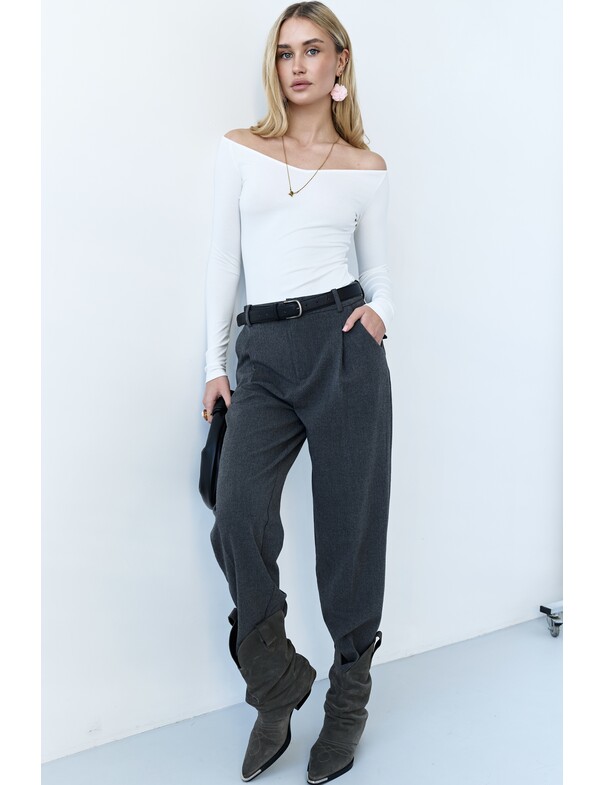 Лонгслив с открытыми плечами