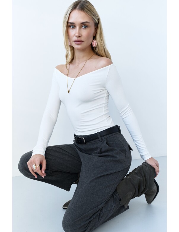 Лонгслив с открытыми плечами