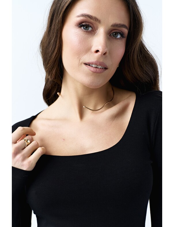 Женский лонгслив с глубоким вырезом