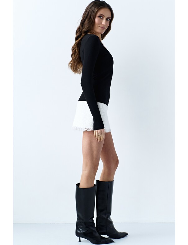 Жіночий лонгслів з круглим глибоким вирізом