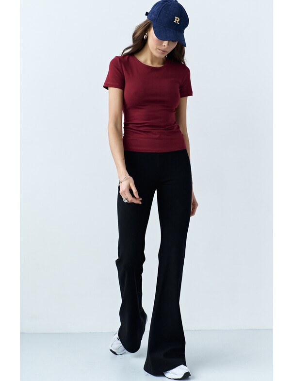 Женская приталенная футболка