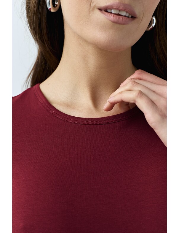 Женская приталенная футболка