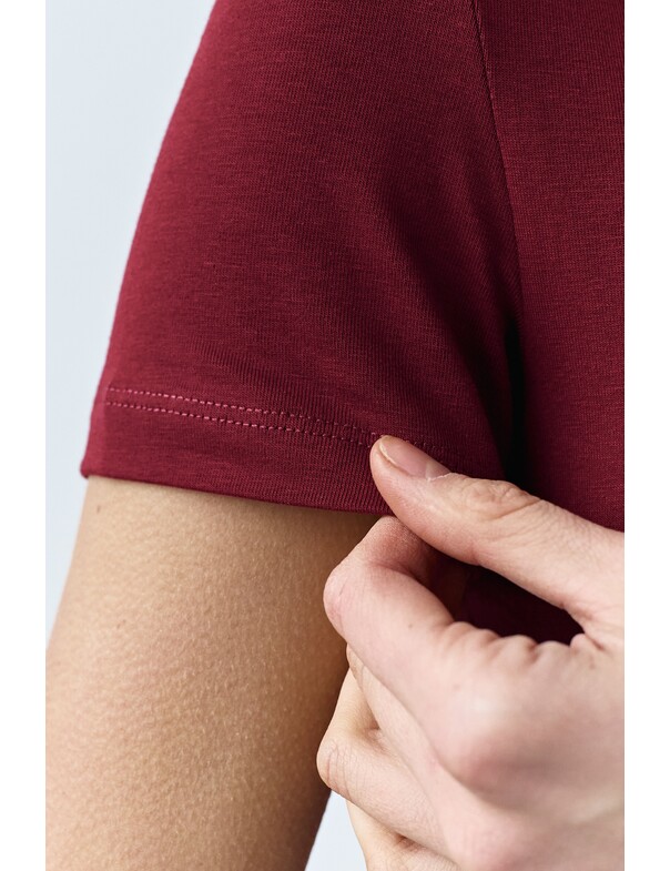 Жіноча приталена футболка колір білий 0