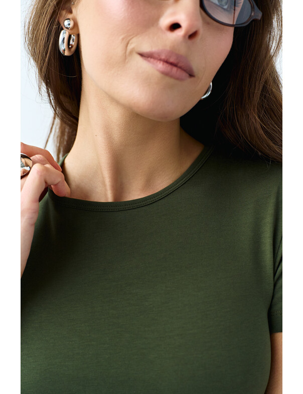 Женская приталенная футболка